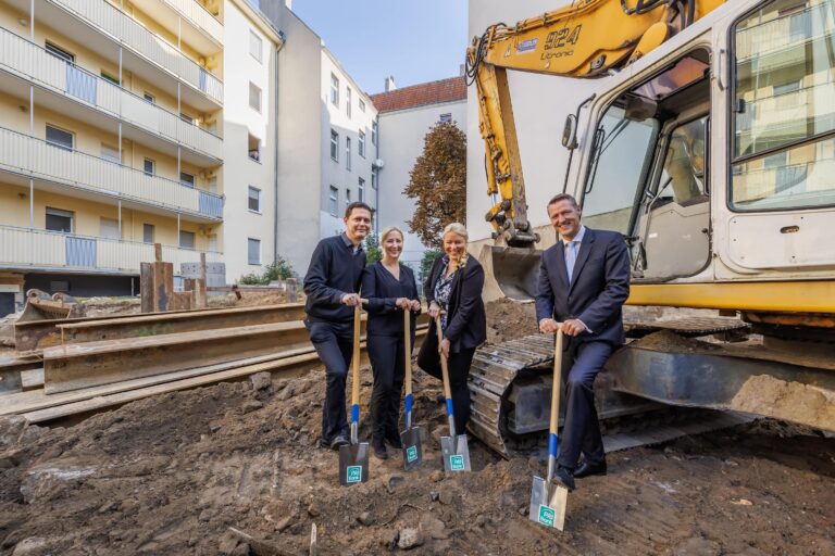 Spatenstich in Berlin-Steglitz